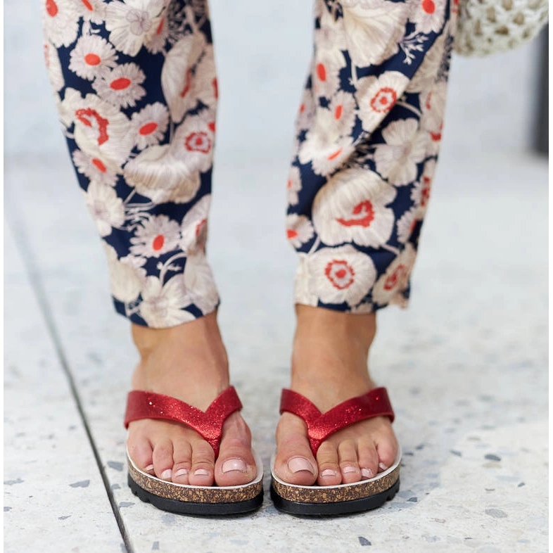 Piros brokát ékszandál az Isidoro márkától 2