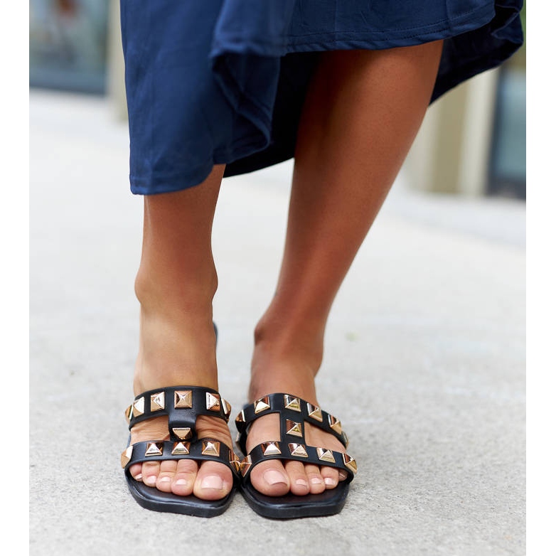 Fekete csúszdák Agnano szegecsekkel díszítve 1