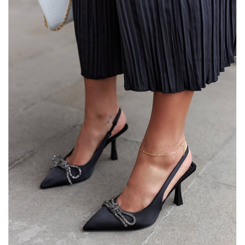 Fekete magas sarkú szandál masnival a Didier márkától 2