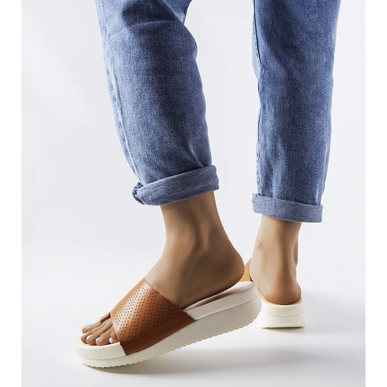 A márka barna ékszandálja Monferrato 2