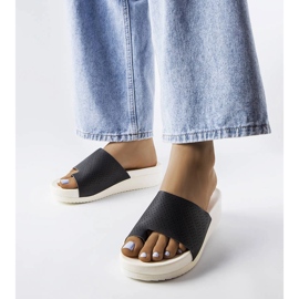 A márka fekete ékszandálja Monferrato 1