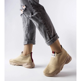 Sötétbézs színű felbújós tornacipő a Greco-tól 1