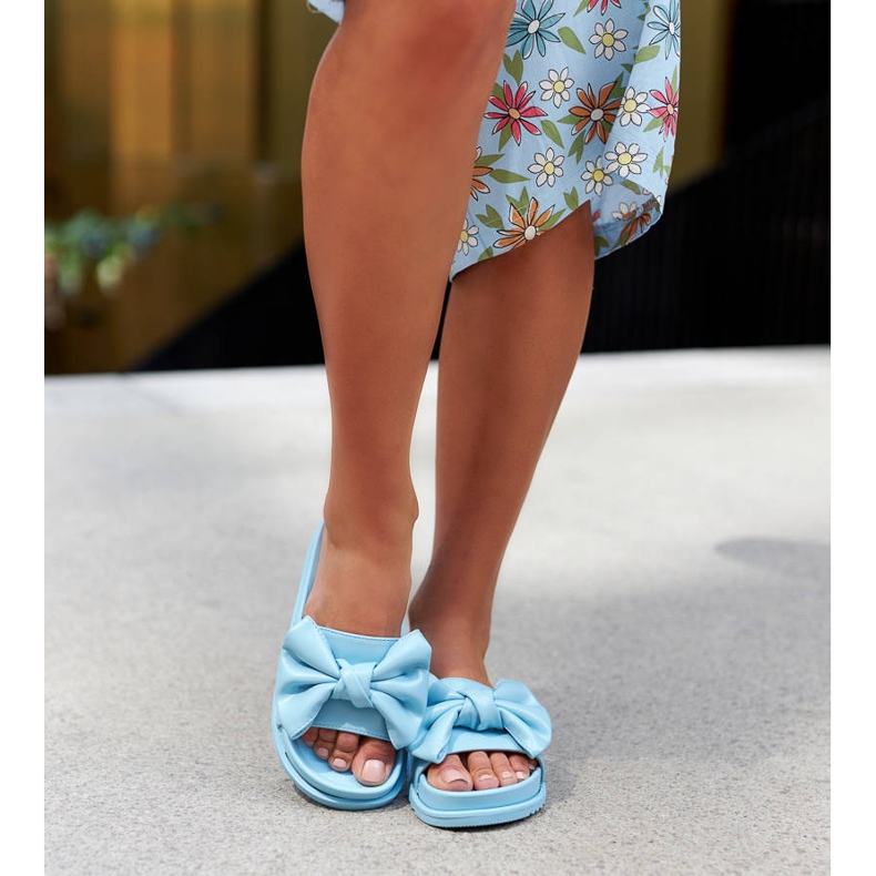 Servigliano kék csúszkák masnival 1