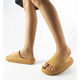 Barna gumi papucs a Porto-tól 2