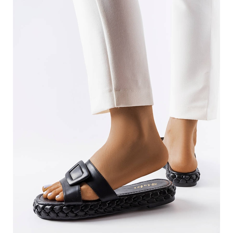 A márka fekete platformszandálja Francesco 2