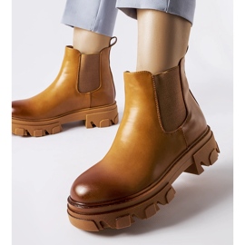 Barna masszív felbújós bokacsizma a Castelltől 1