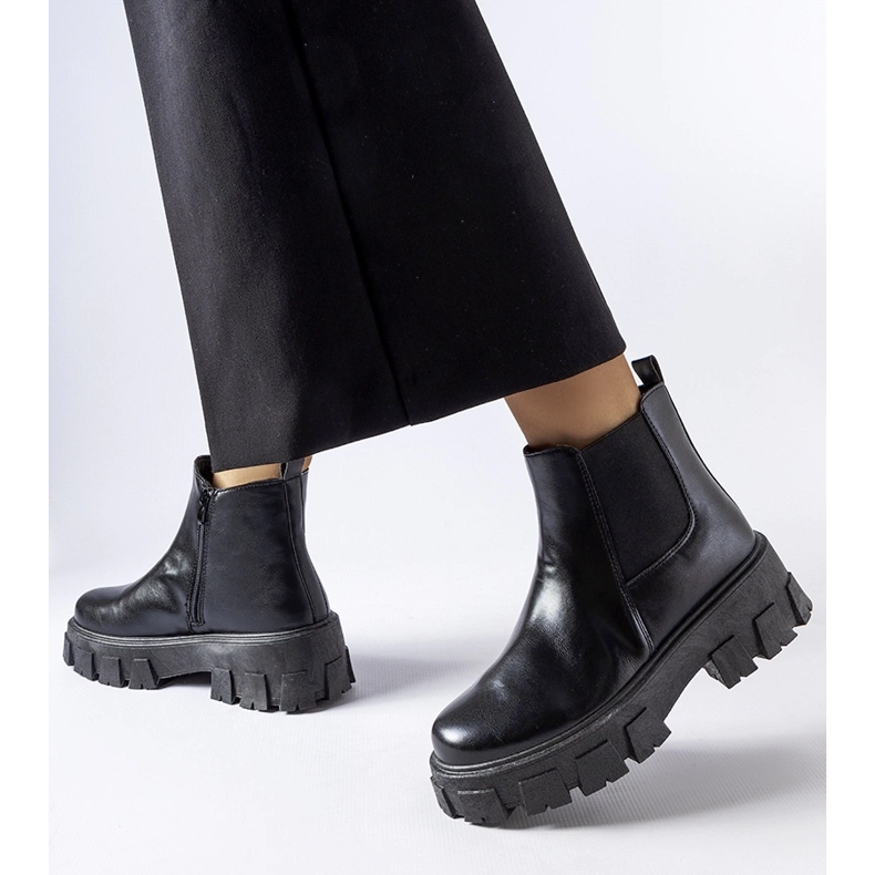 Fekete masszív Petronio bokacsizma 1