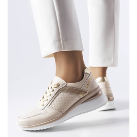 Bézs áttört bőrcipő Trás 1