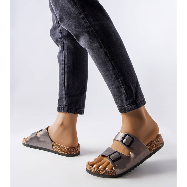 Szürke parafa csúszkák csatokkal a Lee Cooper LCW-22-35-1153L-től 1