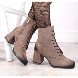 Női velúr bokacsizma fűzővel és cipzárral, barna Potocki SZ12185 1