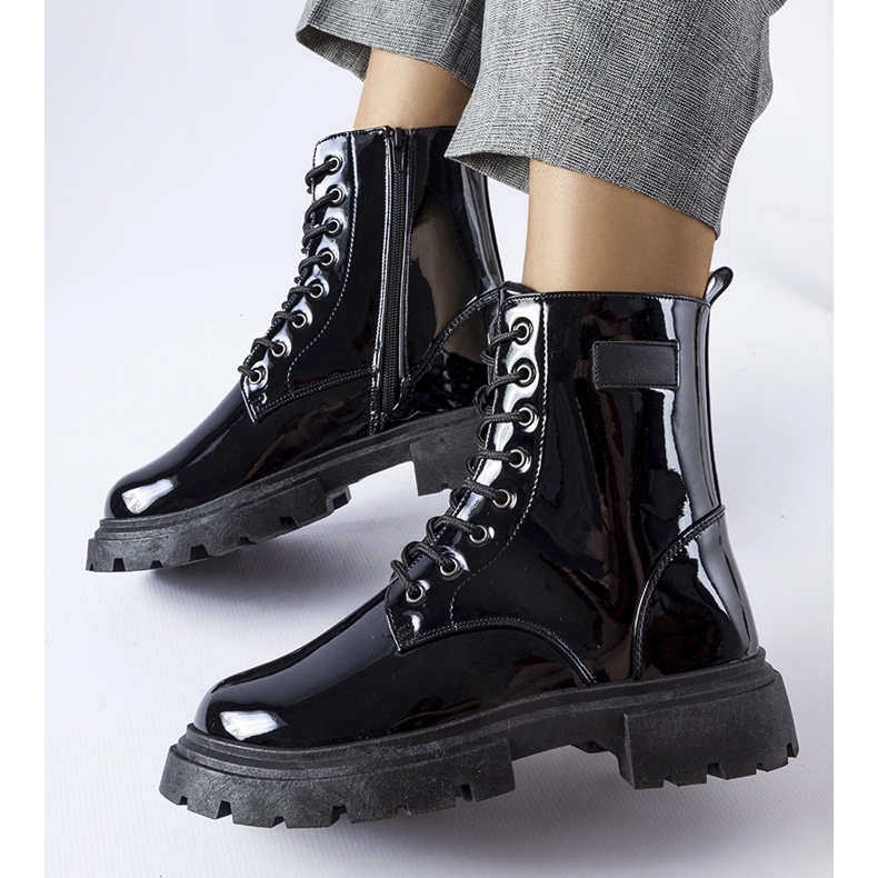 Inna Fekete, szigetelt, lakkos Mestervi csizma 1