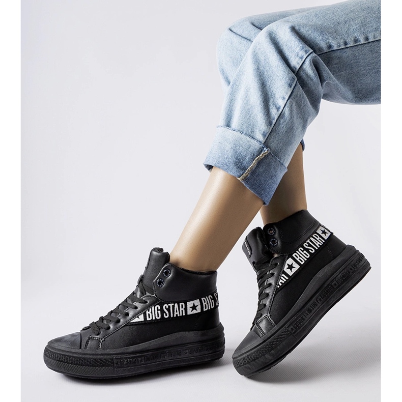 Fekete szigetelt tornacipő Big Star MM274010 1