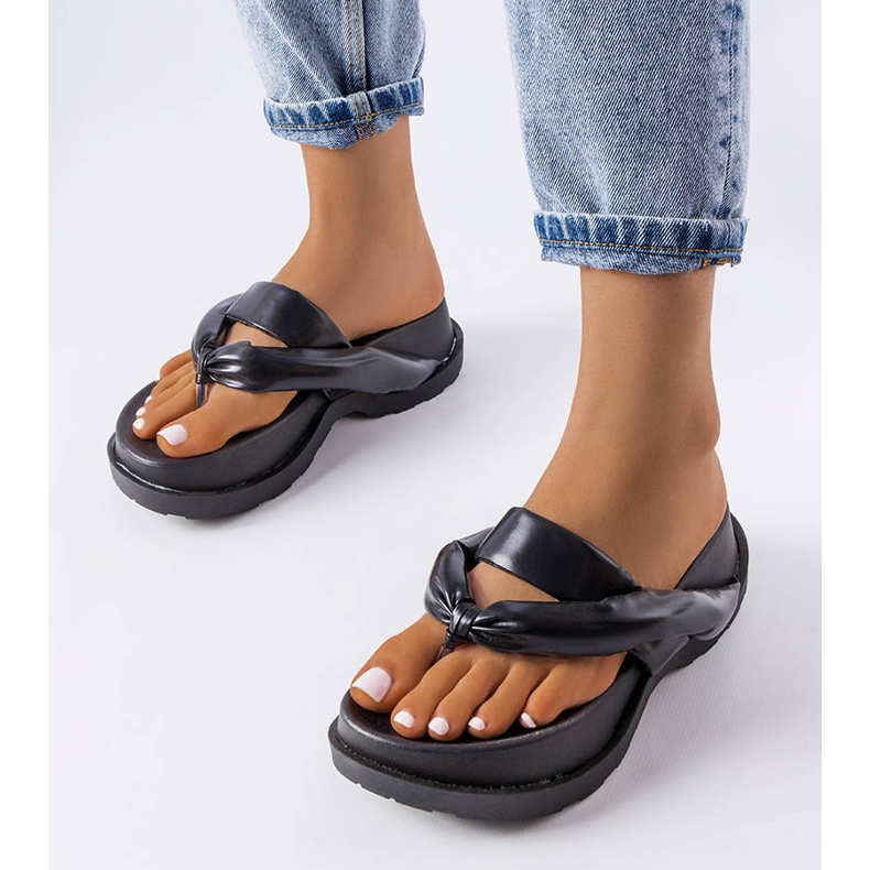 BM Fekete platform szandál a Lachapelle márkától 1