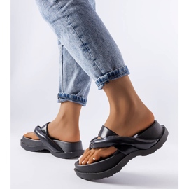 BM Fekete platform szandál a Lachapelle márkától 2