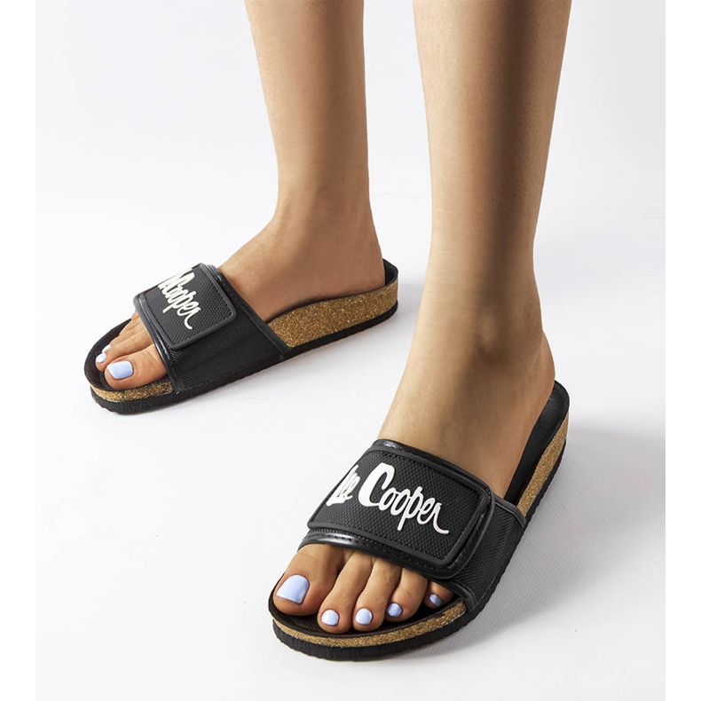 Lee Cooper LCW-22-35-1189L fekete papucs 1