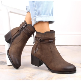 Női magas sarkú csizma díszítéssel, hőszigetelt barna Jezzi ASA128-37 2