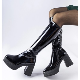 Inna Fekete patentos Fecteau magas sarkú csizma 2