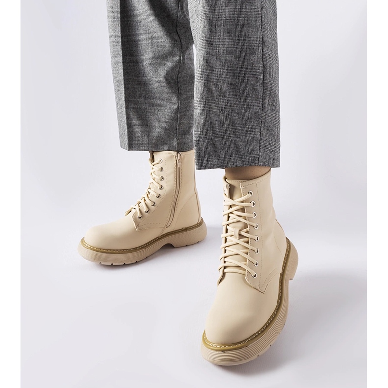 Bézs klasszikus Benvenuto csizma 1