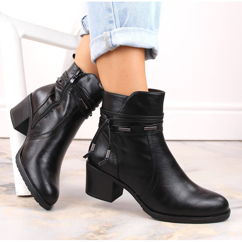 Fekete Jezzi hőszigetelt női magas sarkú bokacsizma díszítéssel 1