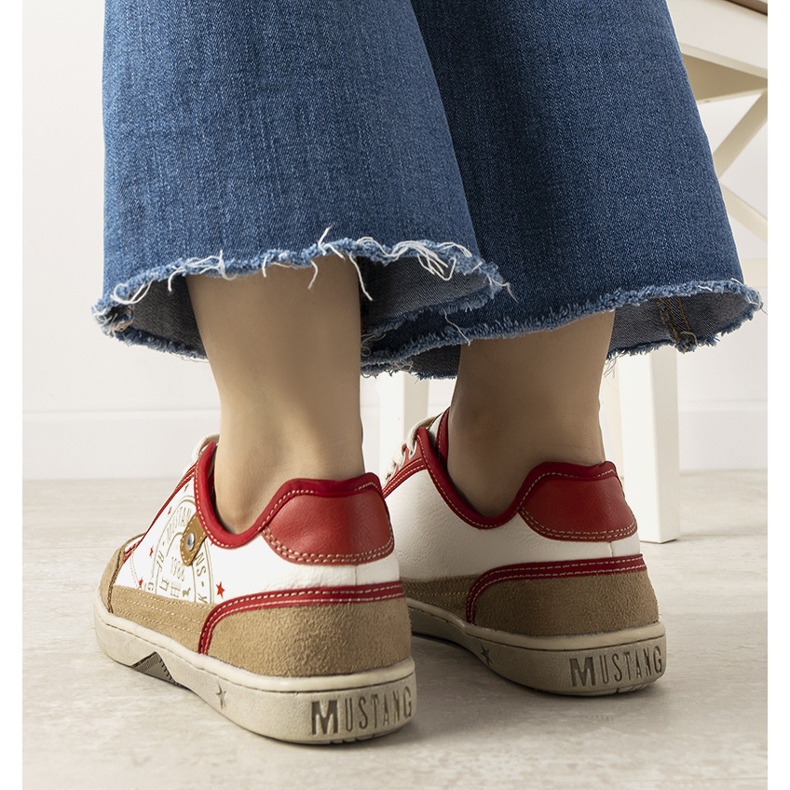 Esta női fehér és piros cipők 1