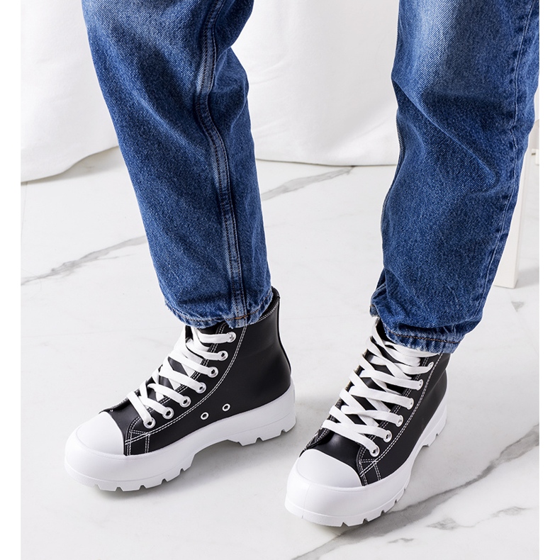 Fekete tornacipő a Curley platformon 1