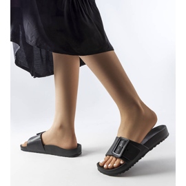 Fekete gumi csúszkák csattal a Nelmtől 2 Fekete gumi csúszkák csattal a Nelmtől 2