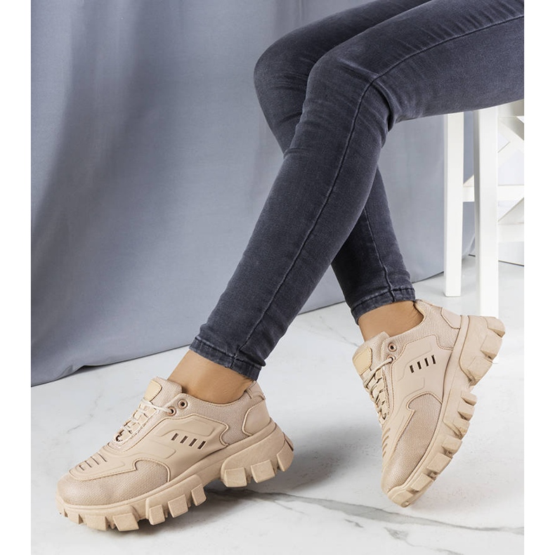 Barna tornacipő masszív talppal az Inez cégtől 1