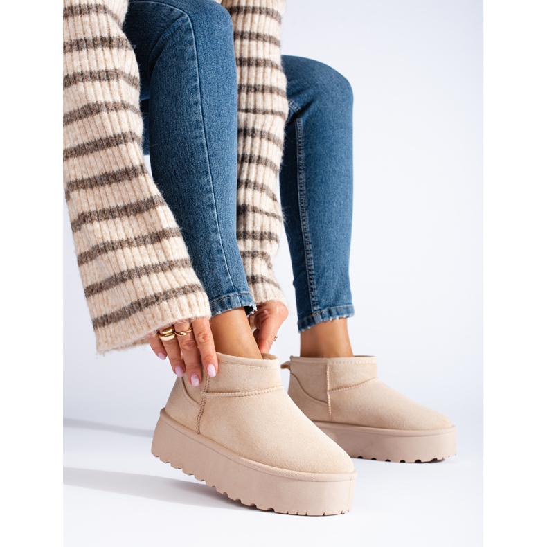 Bézs színű rövid hócsizma a Shelovet platformon 1