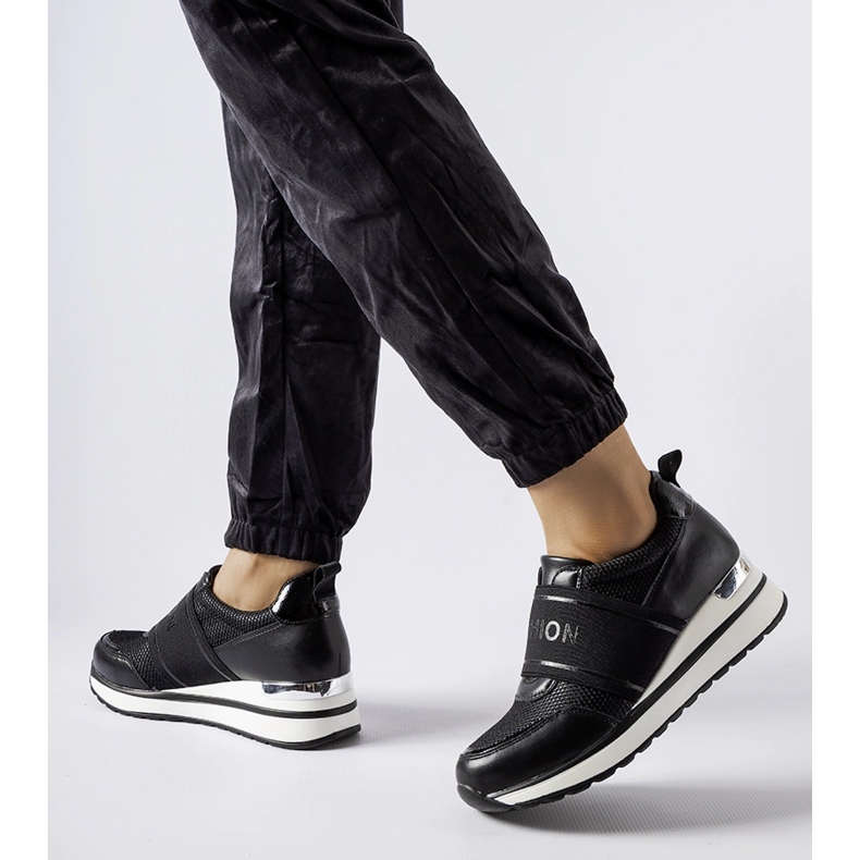 Fekete tornacipő ezüst Andre díszítéssel 1