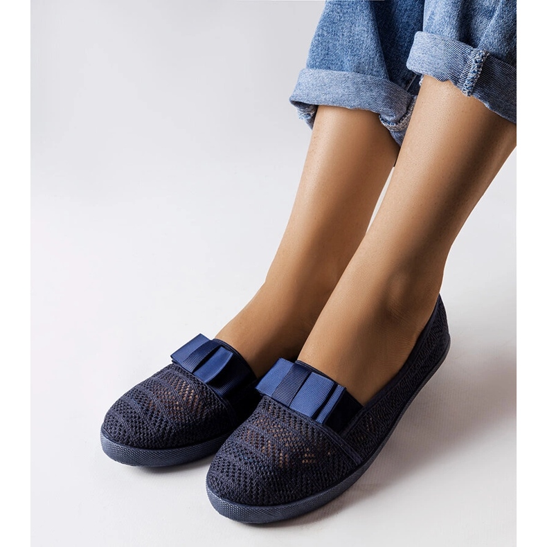 Sötétkék Zorda áttört tornacipő 1