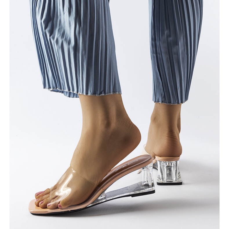 Bézs átlátszó ékcsúszdák a Wyatttól 1