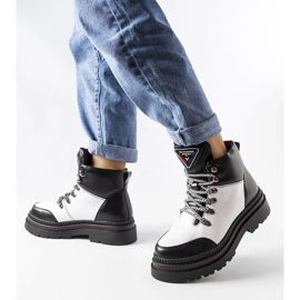 Fekete-fehér szigetelt csizma a Solofra márkától 1