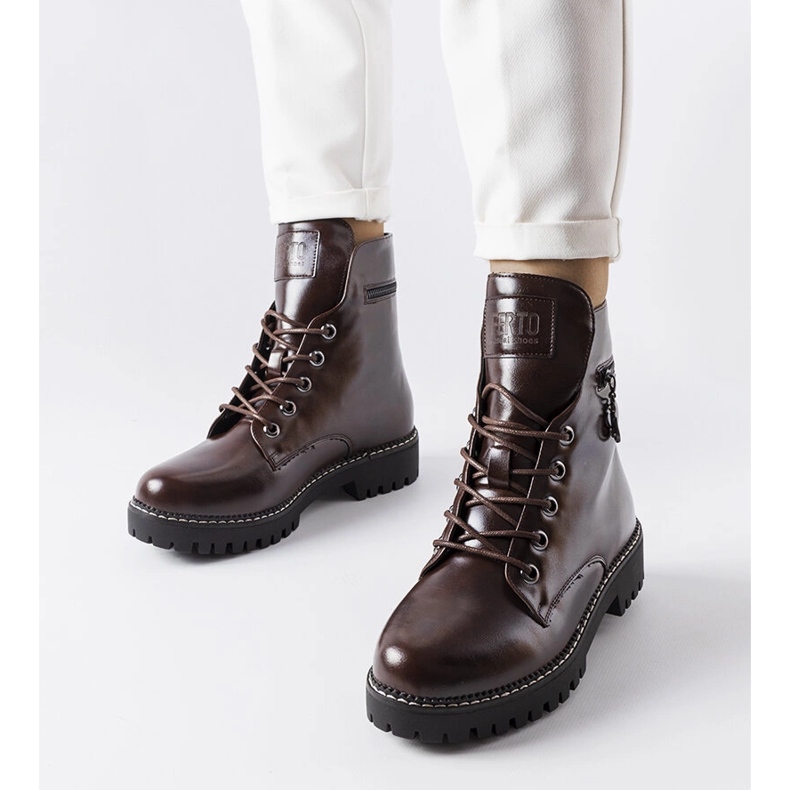 Eloisa barna fűzős munkások 1