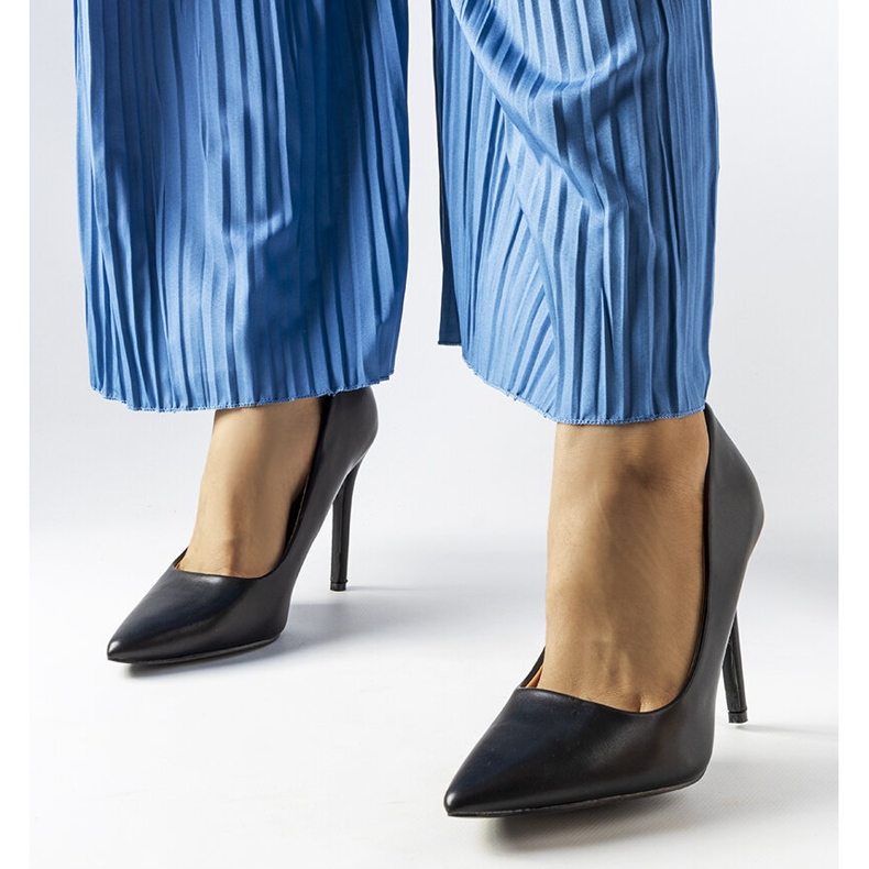 Fekete klasszikus Delis magassarkú 1