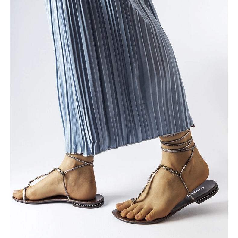 Sötétszürke strasszos szandál a Troghitól 1