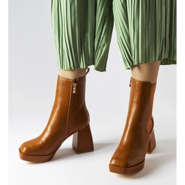 Barna vaskos sarkú csizma a Watson márkától 1