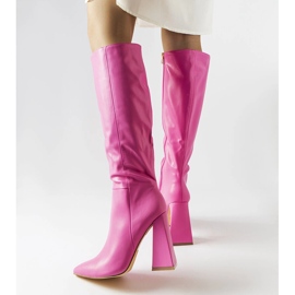 Rózsaszín csizma a Medicina poszton 1