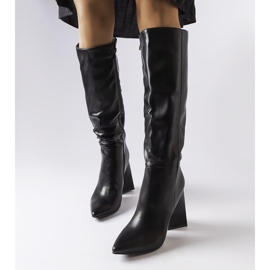 Medicina fekete csizma a poszton 1