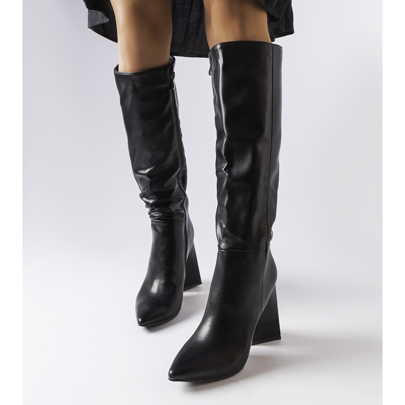 Medicina fekete csizma a poszton 1