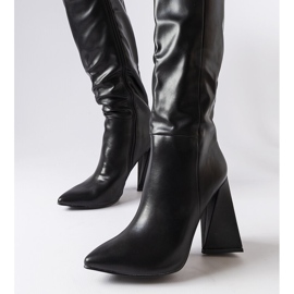 Medicina fekete csizma a poszton 2