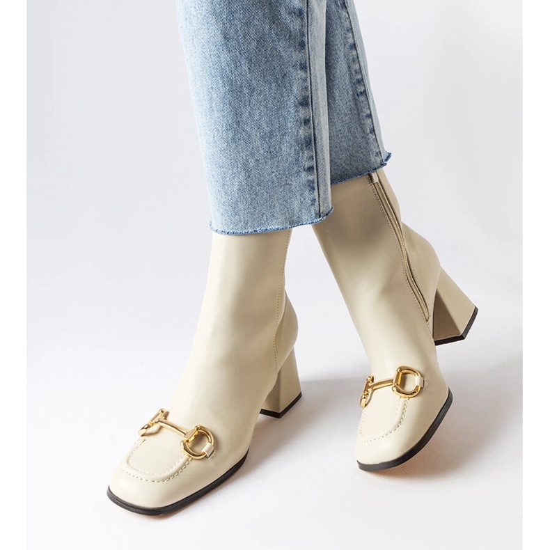 Castione bézs színű blokksarkú csizma 1