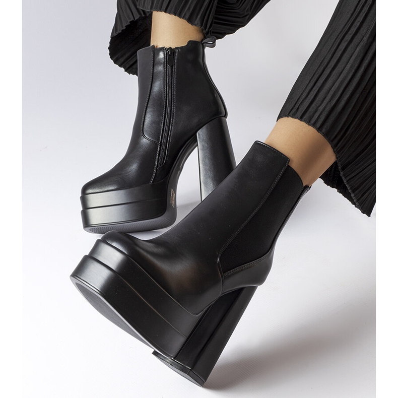 Inna Copertino fekete magas sarkú csizma 1