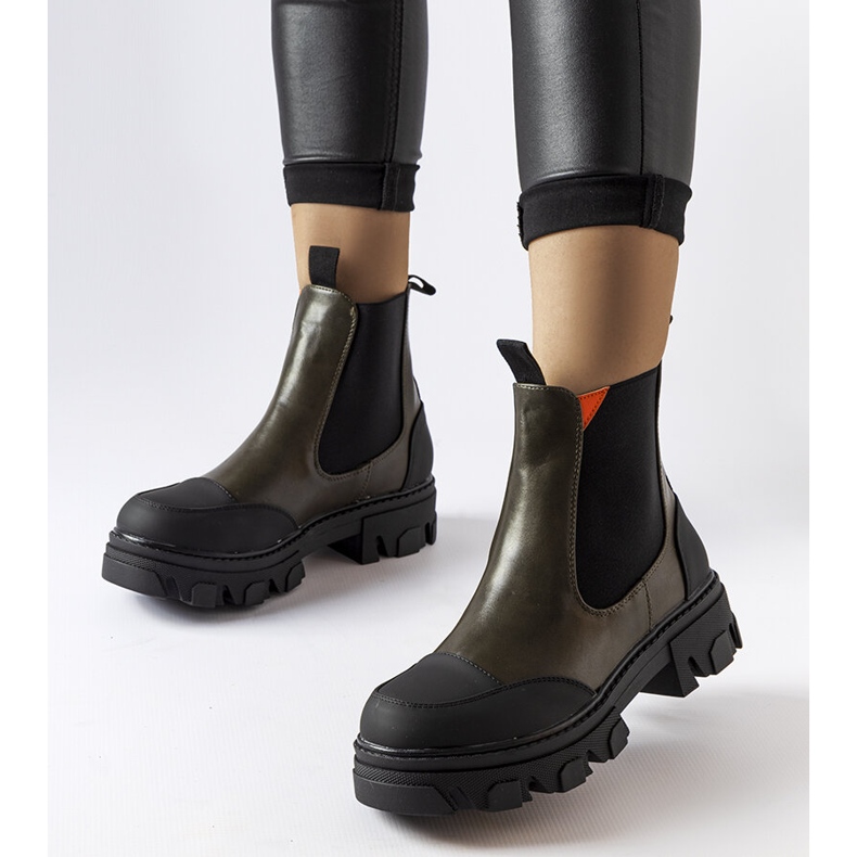 Zöld cipzáras csizma a Sibyla márkától 1