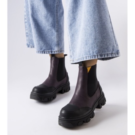 Fekete-lila felbújós csizma a Sibylától ibolya 1