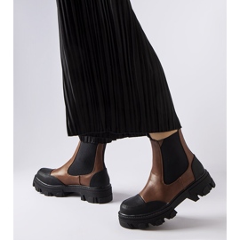 Barna bebújós csizma a Sibyla márkától 1