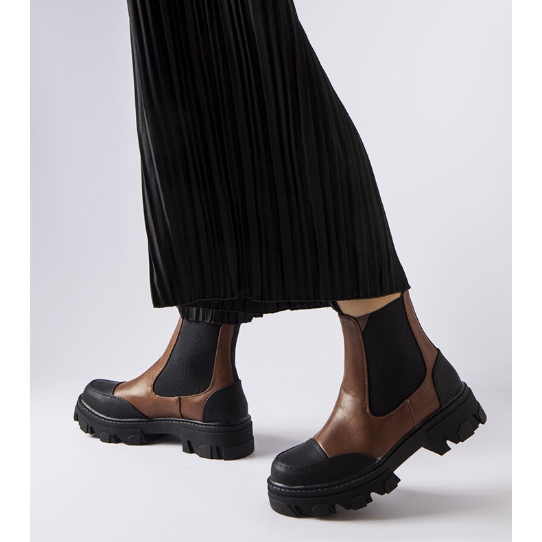 Barna bebújós csizma a Sibyla márkától 1