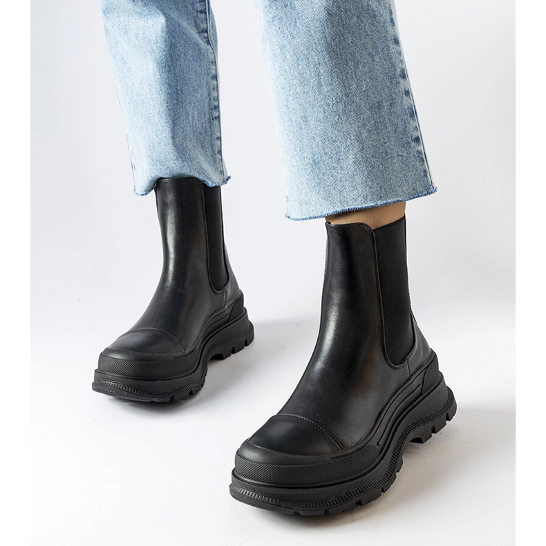 Fekete platform csizma a Bellucci márkától 1