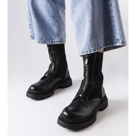 Fekete zoknis csizma a Napolitani márkától 1