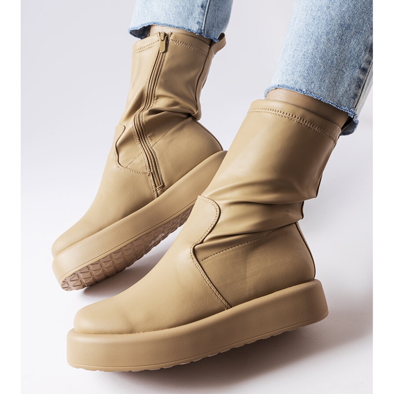 Valpantena bézs platós csizma 1