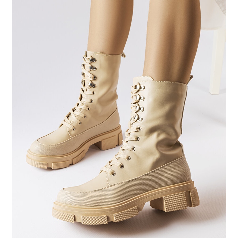 Lori bézs munkáscsizma vastagabb talpon 1